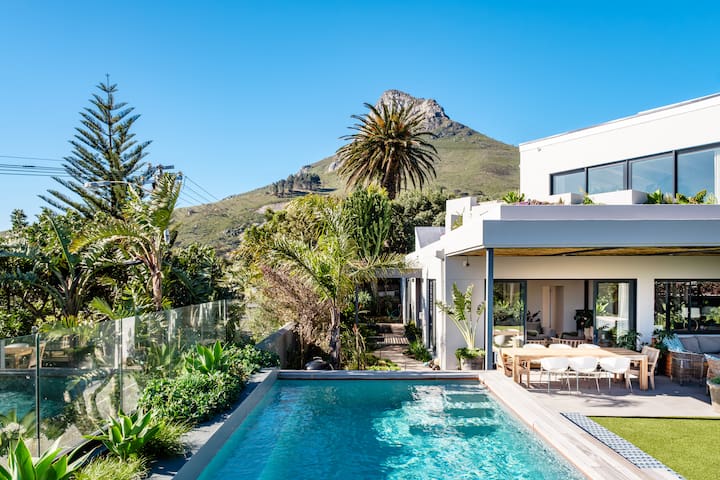 Camps Bay – Luxury family villa close to beach