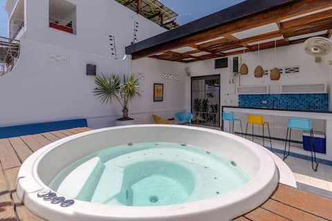 Spectacular Home: Terrace & Refreshing Jacuzzi
