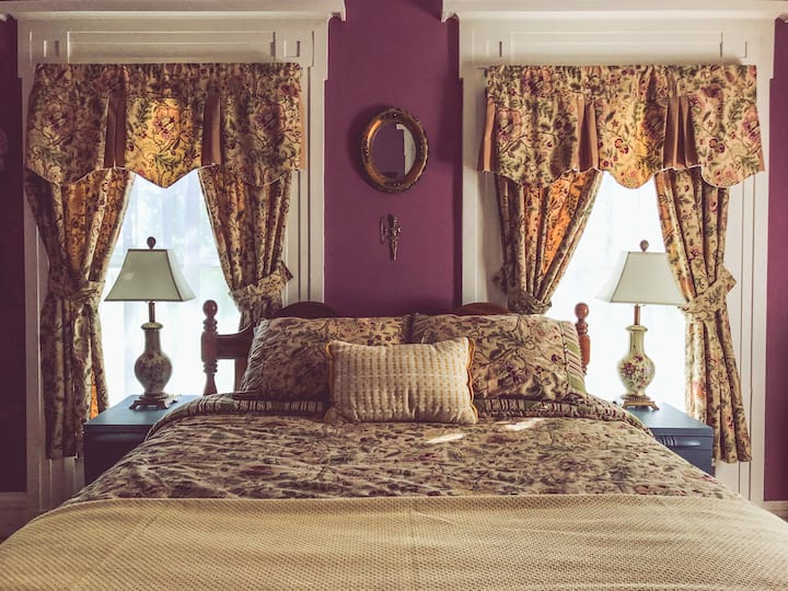 The Johnston Room has three windows overlooking the Memorial Green and side yard, a decorative mantle, closet, and private bath with stand-up shower.
