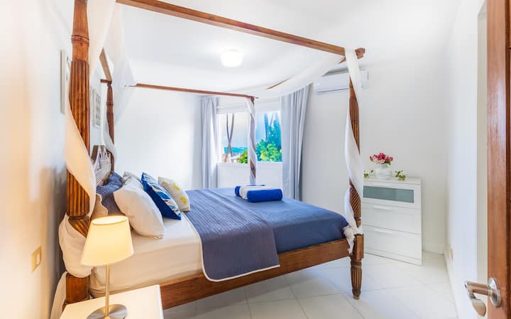 In your vacation bedroom, you'll find a large, super cozy bed for a truly royal sleep!