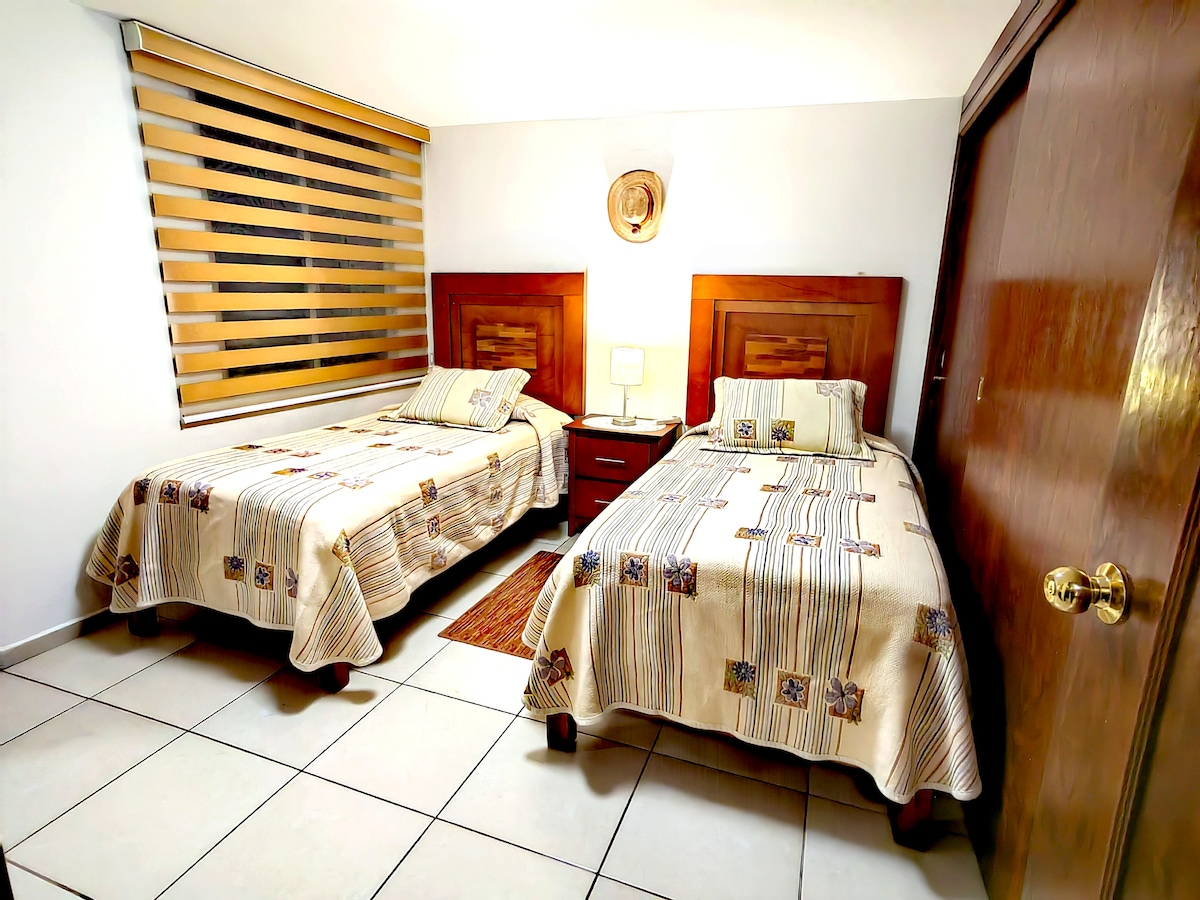 Спалня 2 единични легла (1,90м X 1 м), щора, скрин, голям килер с чекмедже и куки. 