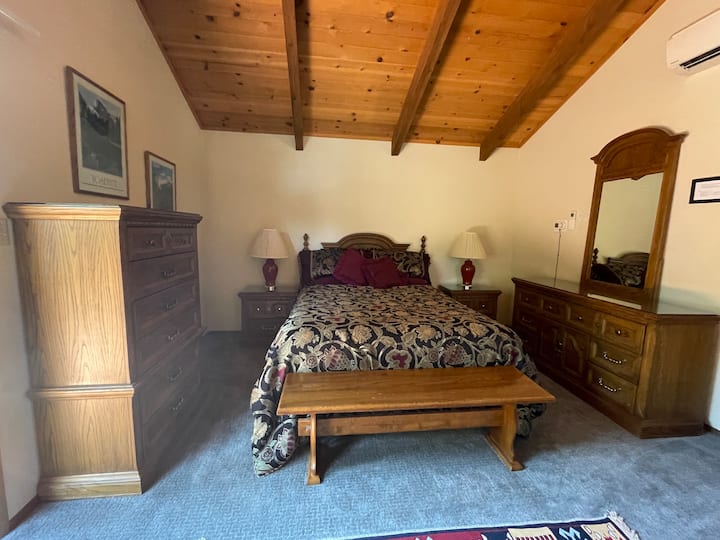 Master bedroom with queen size bed