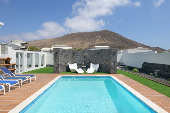 Hipoclub Villas - Lanzarote managed Airbnb listing 3