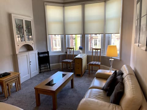 Top Airbnb: Great Location, Beautiful 2 Bed West End Flat in Victoria Park