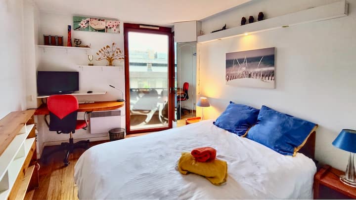 Საძინებელი 2 აივანზე /ორადგილიან საწოლზე + სამუშაო მაგიდა - უშუქო ჩამკეტი 