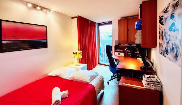 Საძინებელი 3 
 საწოლი 140x200 და დიდი სამუშაო მაგიდის  კომპიუტერი - IMPRIMANTE  - უშუქო ჩამკეტი