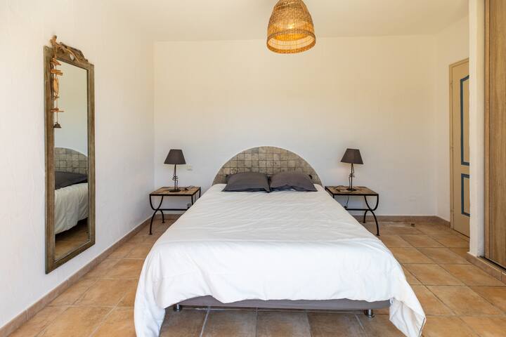 Dormitorio principal con baño privado