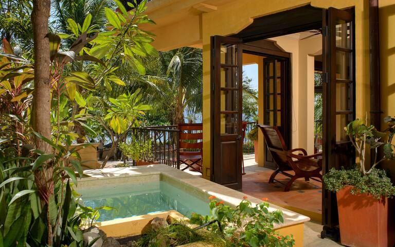 Oceanside Villa With Pool & Beach Club -Casa Cielo