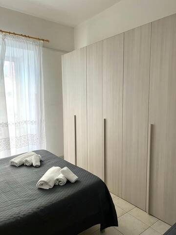 ‘The Bridge’ Central Naples Bound For Pompeii gallery image 2