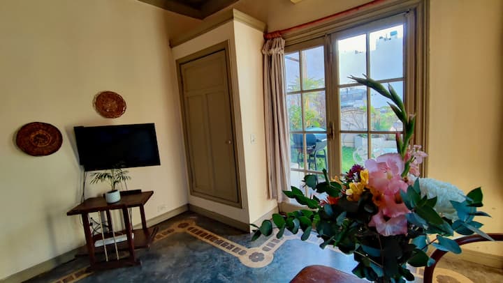 Furnished one-bedroom apartment in Monserrat with garden and pool access