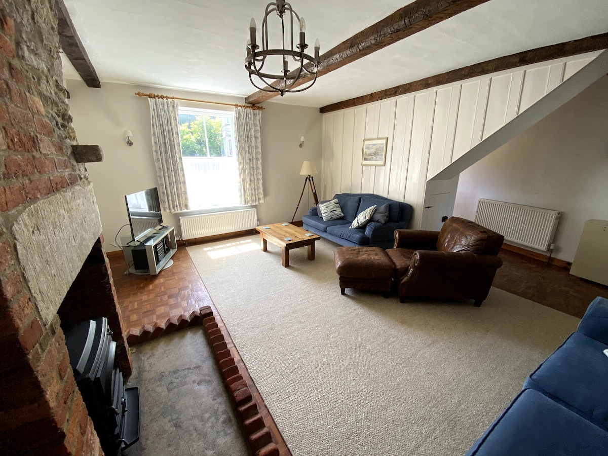 Popular Airbnb listing: Baytree Cottage in Swanage