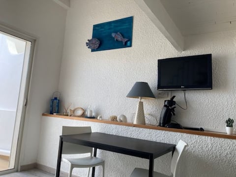 Successful Airbnb property: Air-conditioned studio with stunning sea views in Martigues