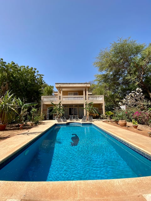 Air-conditioned villa for 10 people near sea and lagoon