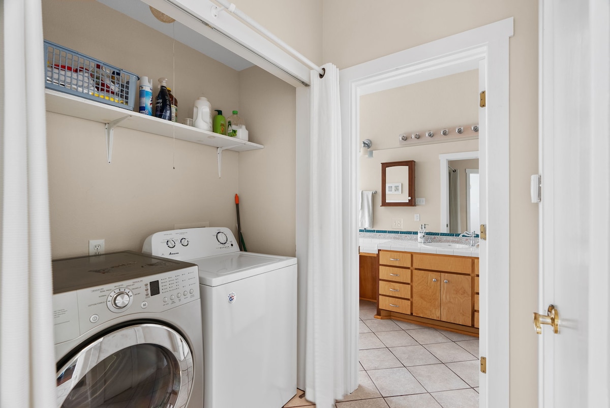 The Brady Carriage House - Quiet Downtown Retreat!