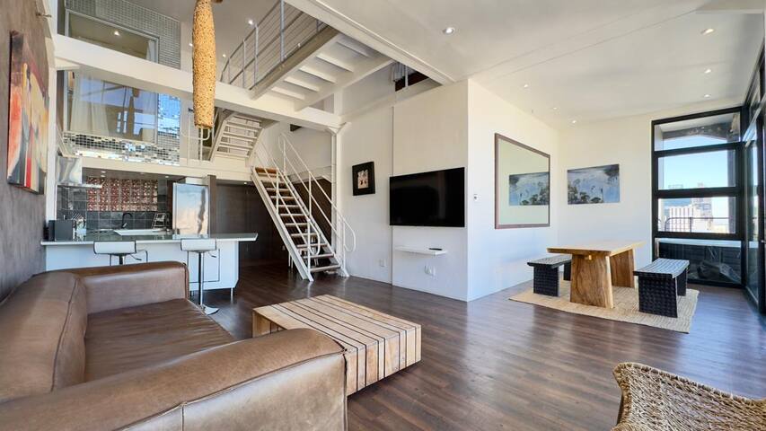 Cape Town Manhattan Penthouse open air Jacuzzi . gallery image 4