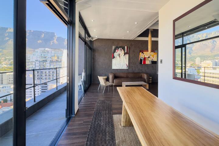 Cape Town Manhattan Penthouse open air Jacuzzi . gallery image 3