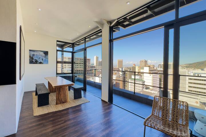 Cape Town Manhattan Penthouse open air Jacuzzi . gallery image 2