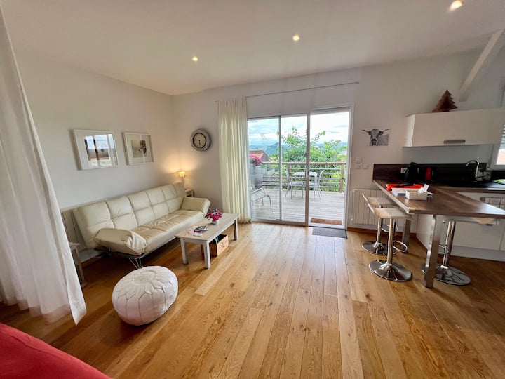 view of the lounge area, dining area and terrace. 