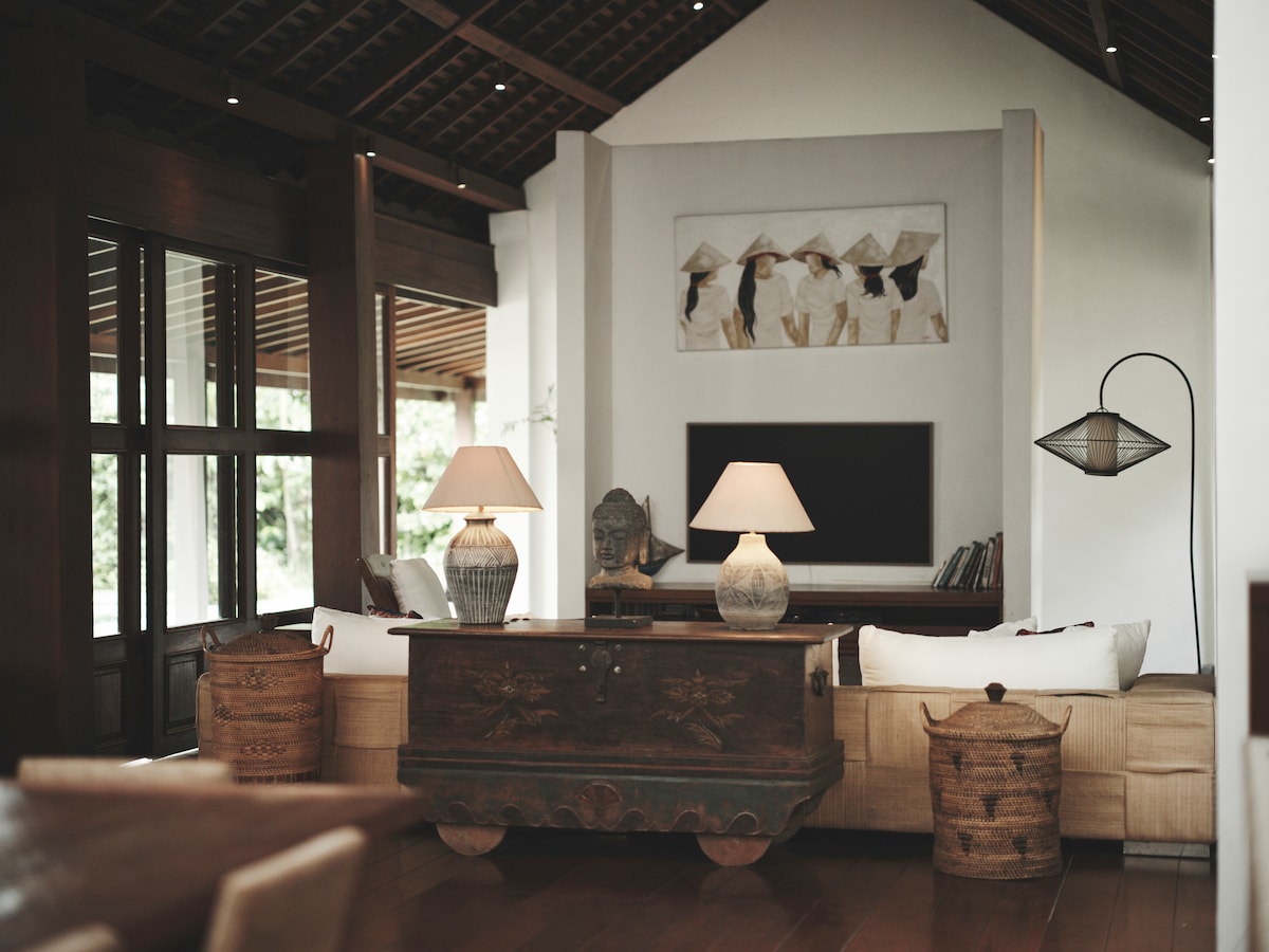 Villa in Kuta Utara · ★5.0 · 3 bedrooms · 3 beds · 3 private baths, сопоставимый объект Airbnb
