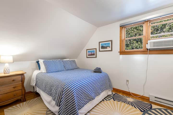 Habitación Squibnocket; una de las dos de arriba. Este dormitorio tiene dos camas individuales que se pueden convertir en una cama queen.