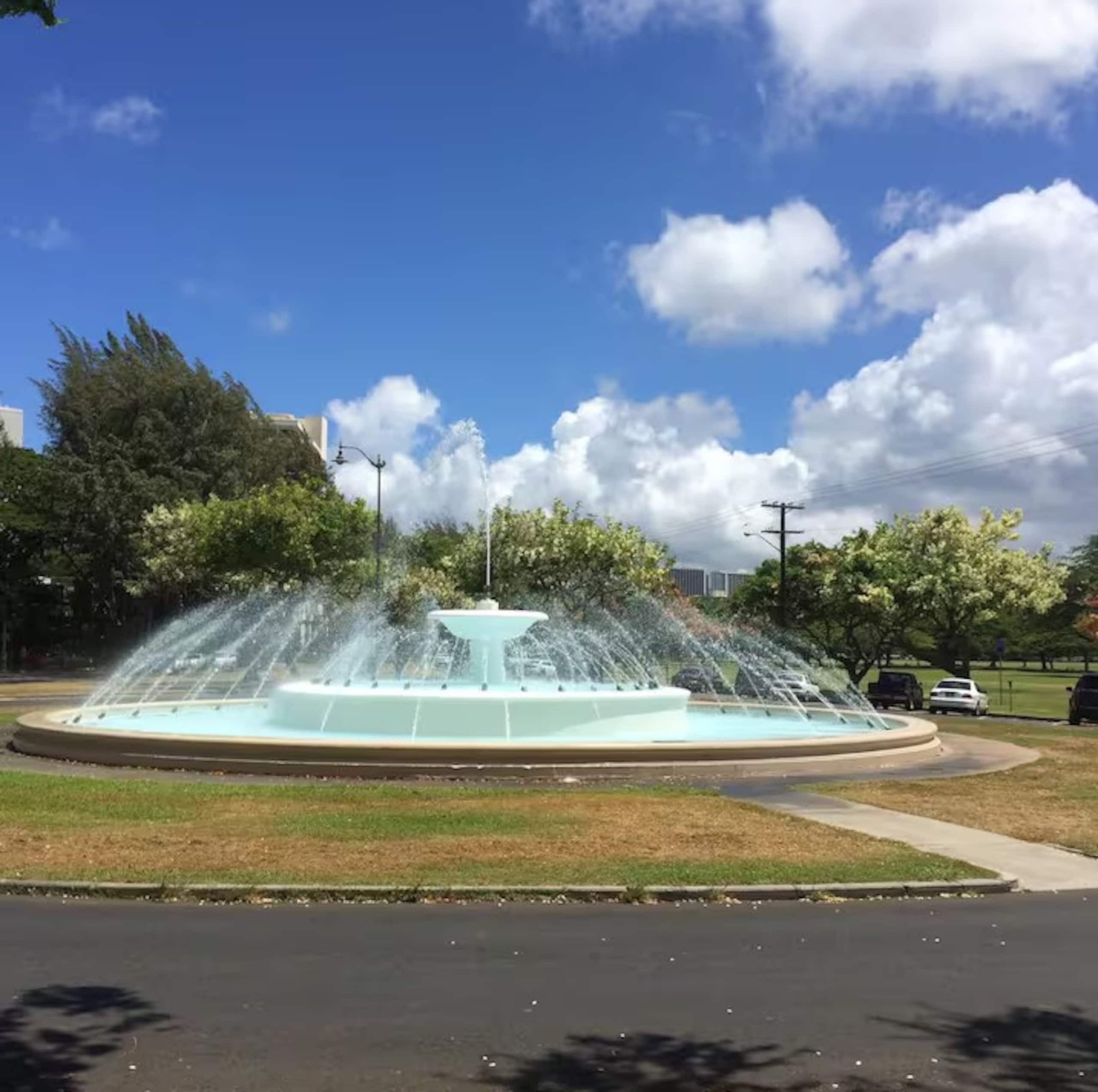 Condo in Honolulu · ★4.89 · 2 bedrooms · 2 beds · 1 private bath - Image 9