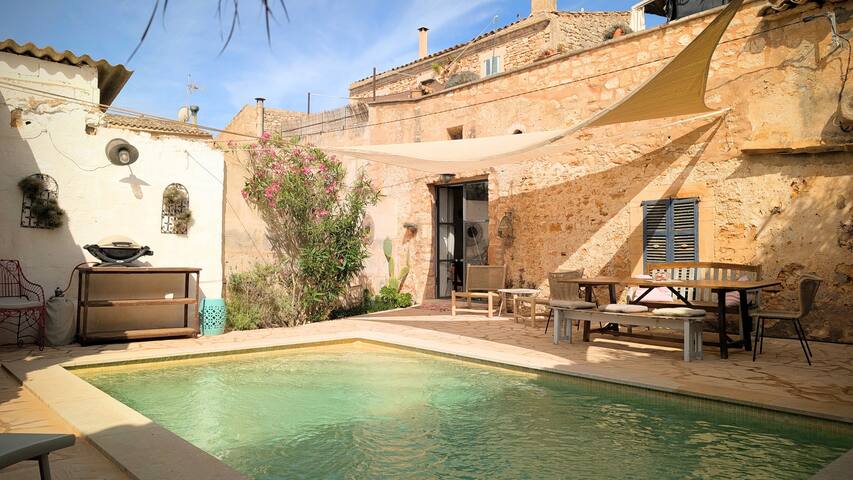 Enchanting Casa Luna de Miel with Pool