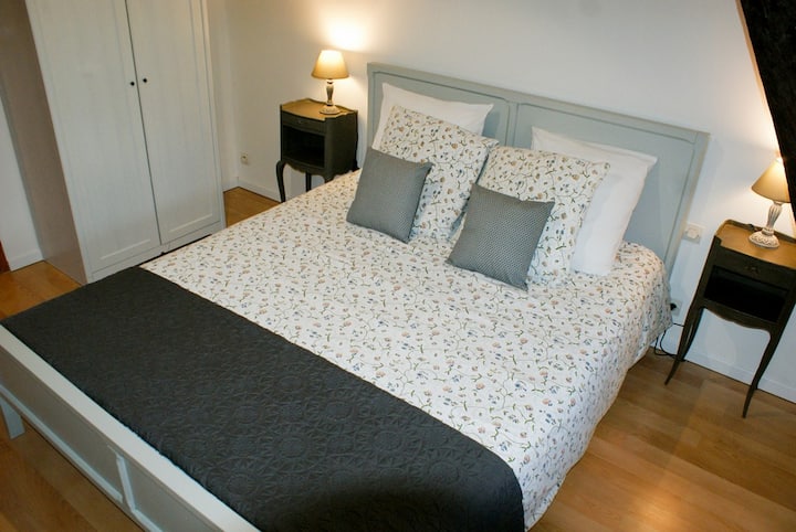 Gite la Champeigne unchangeable layout queen size bed