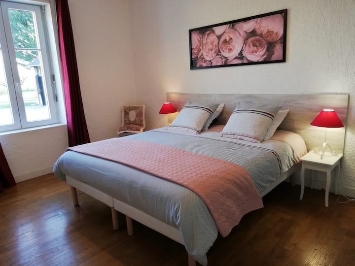 Spavaća soba 2 standardni bračni krevet širine 180 cm