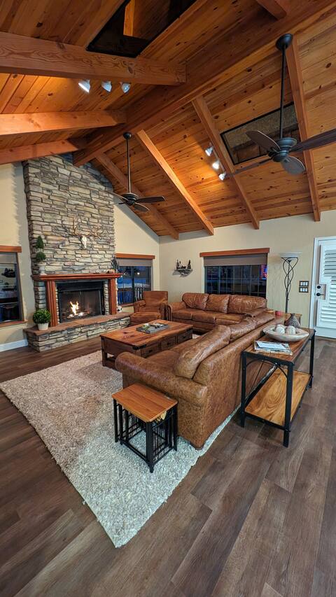 Quiet & Cozy 4 bed, 4 bath Pinetop Escape