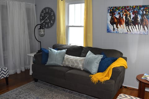 Top Airbnb: Short Walk to Broadway! 5 Mins to Track & SPAC! in Albany / Schenectady / Troy