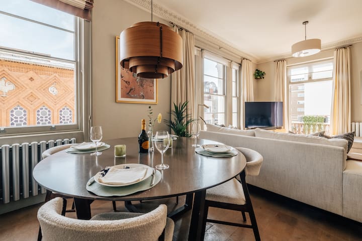 Luxury 3BR Sunlit Home, South Kensington Gem gallery image 5