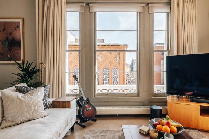 Luxury 3BR Sunlit Home, South Kensington Gem gallery image 2