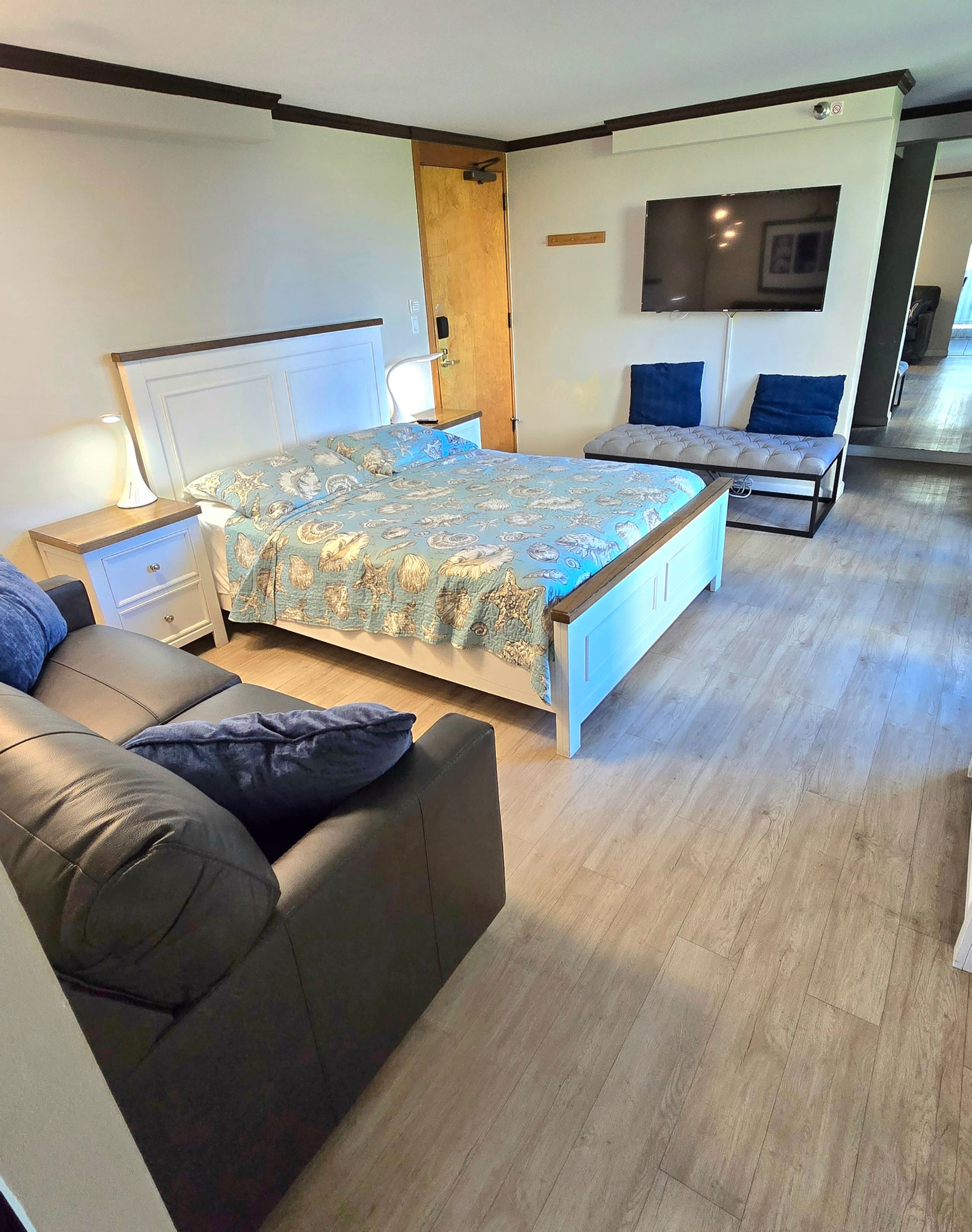 Condo in Honolulu · ★4.8 · Studio · 1 bed · 1 bath - Image 12