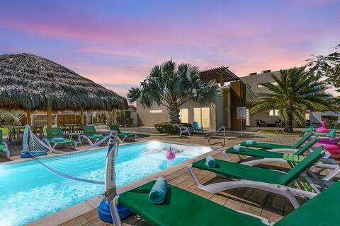 Sleep 26~ HotTub ~Pool ~Soccer ~Gazebo ~PlayGround