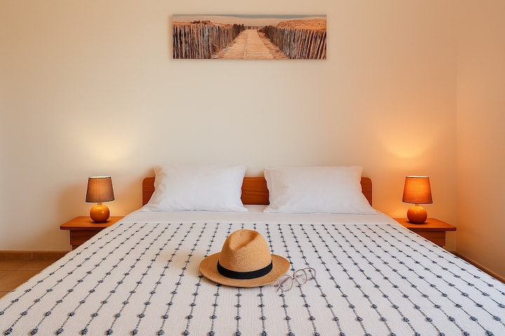 ორი ადამიანისთვის განკუთვნილი ოთახი 