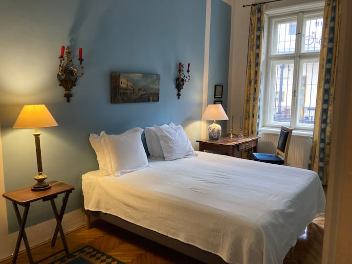 Chumba tulivu sana na chenye starehe chenye mwonekano wa ua wa ndani