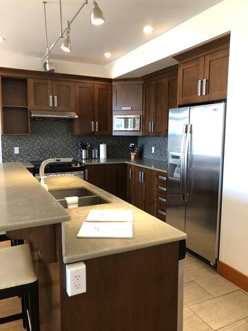 Beautiful 2 bdrm Apartment on Salt Spring Island gallery image 3