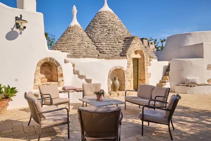 Trullo Sessana, Large pool with auto safety cover gallery image 4