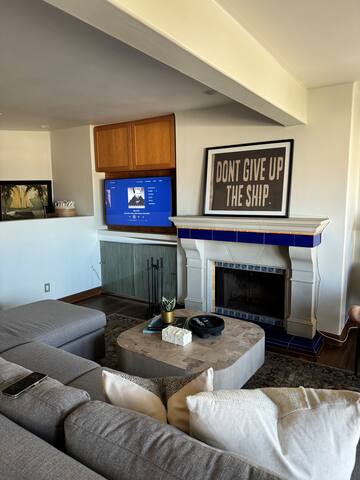 Stunning Hamilton Cove Condo with 6 Seat Golf Cart gallery image 3