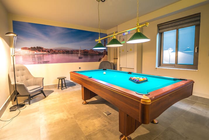 3′ to Beach/8 Bedrooms/ 2 Pools/ Game Rooms / Gym gallery image 5