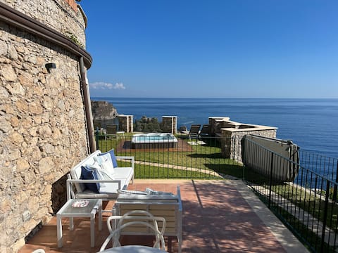 Top performing Airbnb: Mazzaro' apartment Villa Sparviero in Taormina
