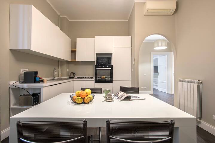 Central Rome Family Haven with balcony! – Interno1 gallery image 2