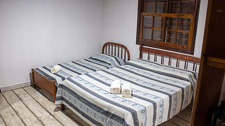 Kitanda cha watu wawili na Kitanda cha mtu mmoja
Dirisha la mwonekano wa bustani