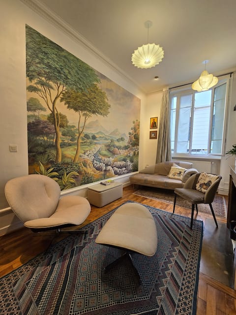 Popular Airbnb listing: The Cascade Des Pins in Lyon 6e Arrondissement