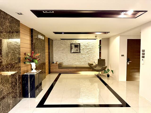 Spacious 5-BR 6-Bath Home by BTS On Nut, Sukhumvit gallery image 3