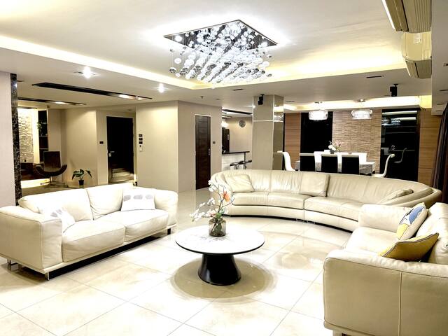 Spacious 5-BR 6-Bath Home by BTS On Nut, Sukhumvit gallery image 2
