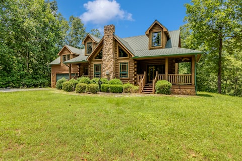 Custom Log Cabin 4bd 2.5 bath 5 miles to TIEC