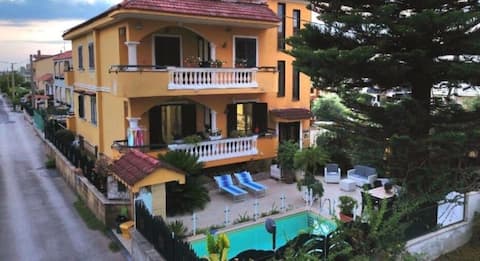 Amalfi coast, between sea and archeology
