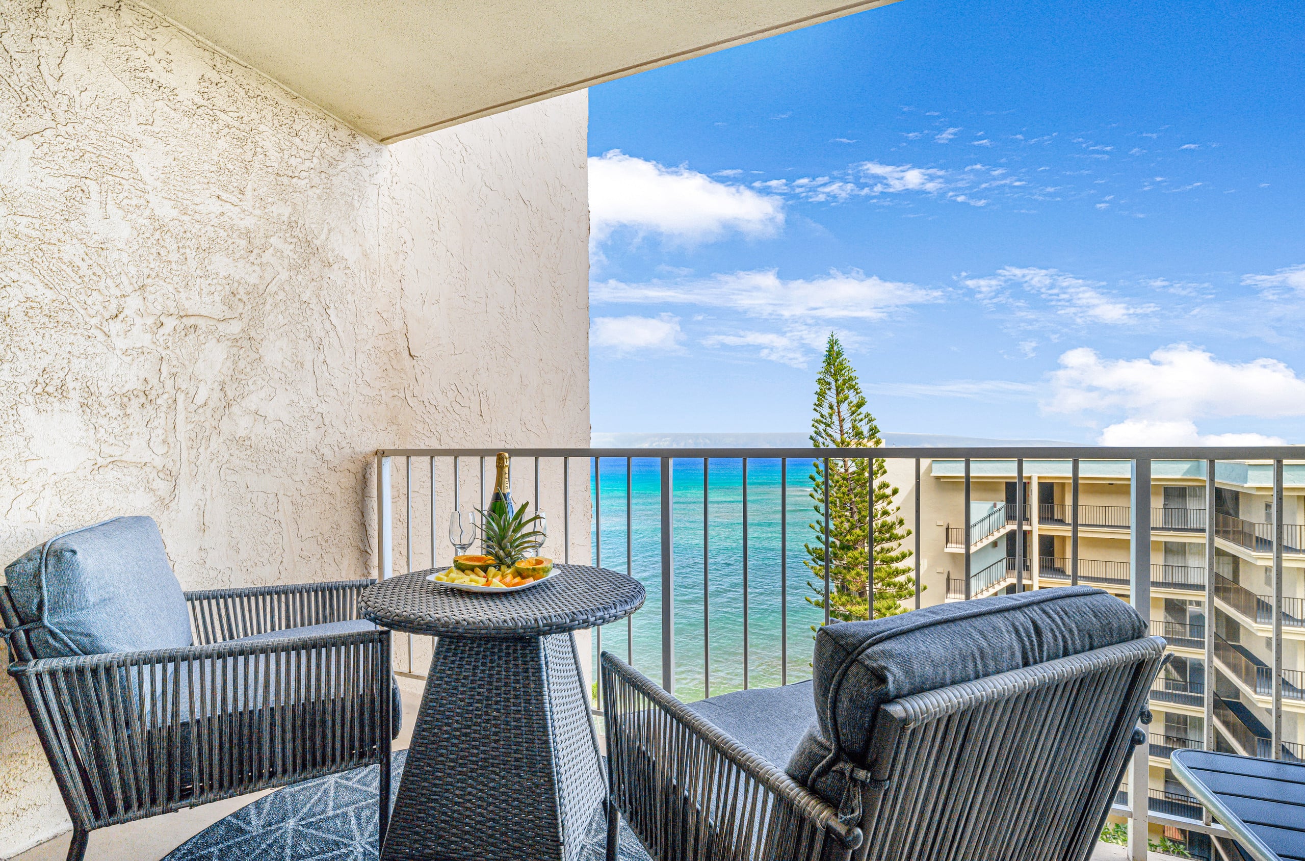Condo in Lahaina · ★4.93 · Studio · 2 beds · 1 bath - Image 16
