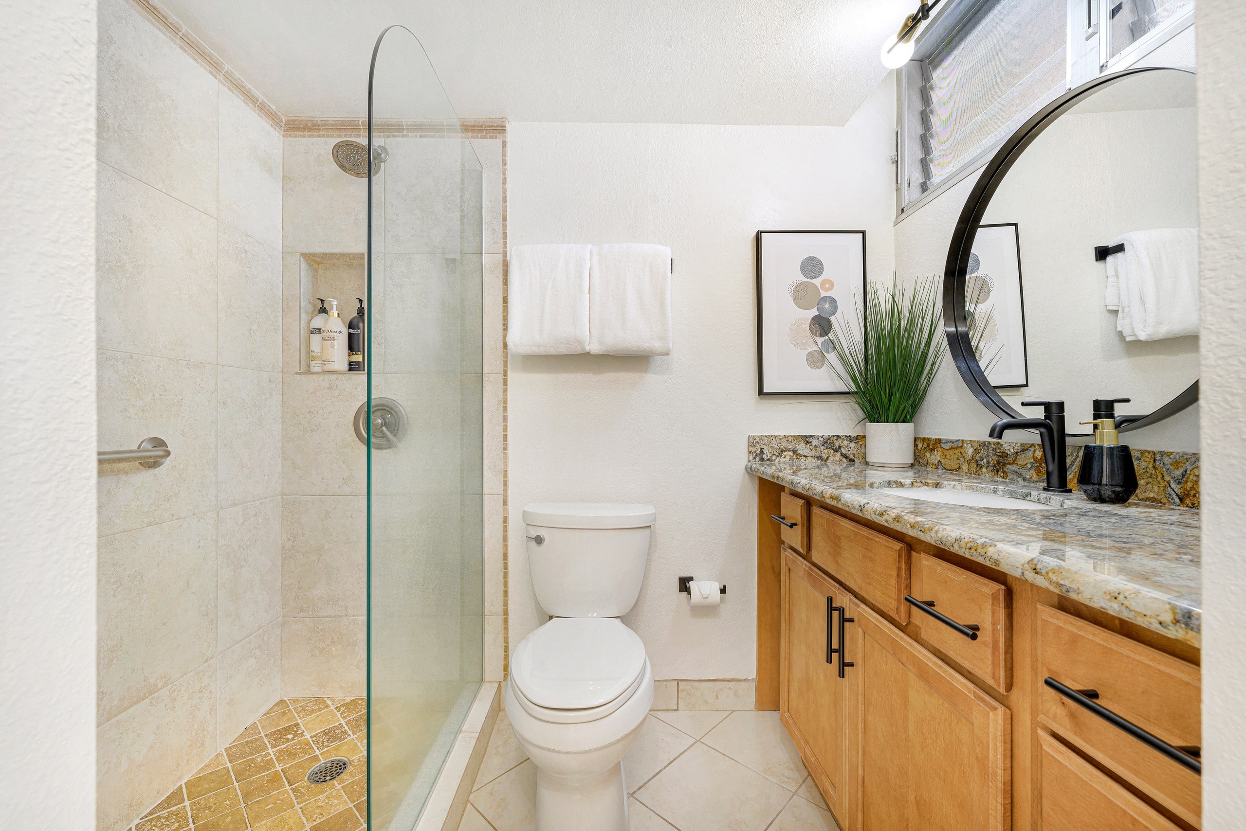 Condo in Lahaina · ★4.93 · Studio · 2 beds · 1 bath - Image 13